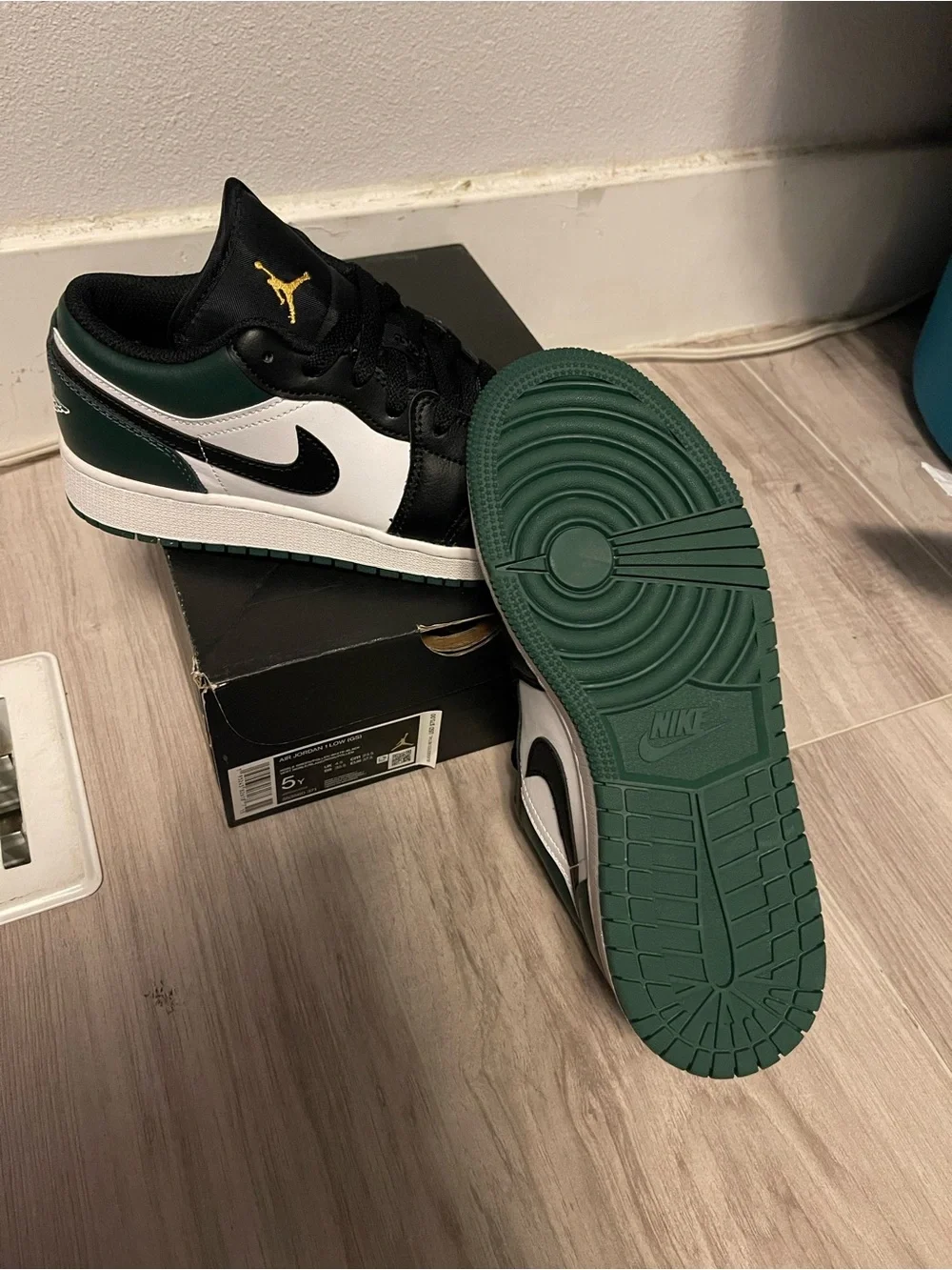 Air Jordan 1 Low Green Toe GS Size 5Y Brand New With Box